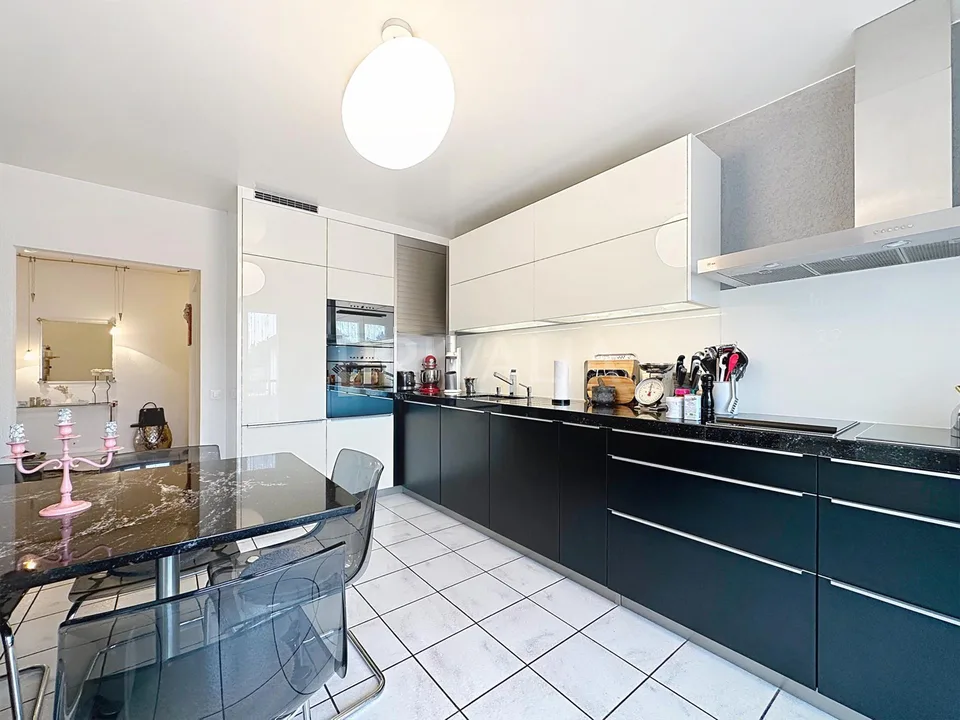 Duplex mansardato spazioso di 235 m², completamente ristrutturato