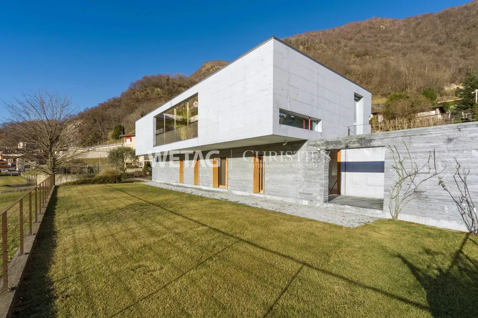 Moderne Villa mit grosszügigen Terrassen & Garten zum Verkauf in Bi...