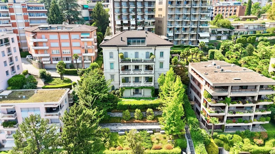 Villa Clelia - Attico con Vista Lago di Lugano in Palazzo d'Epoca