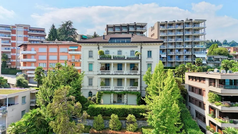Villa Clelia - Attico con Vista Lago di Lugano in Palazzo d'Epoca
