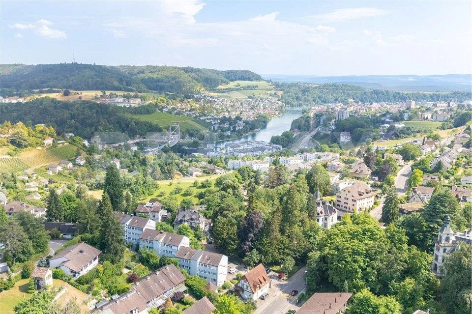 Balcon ensoleillé rencontre un charmant logement