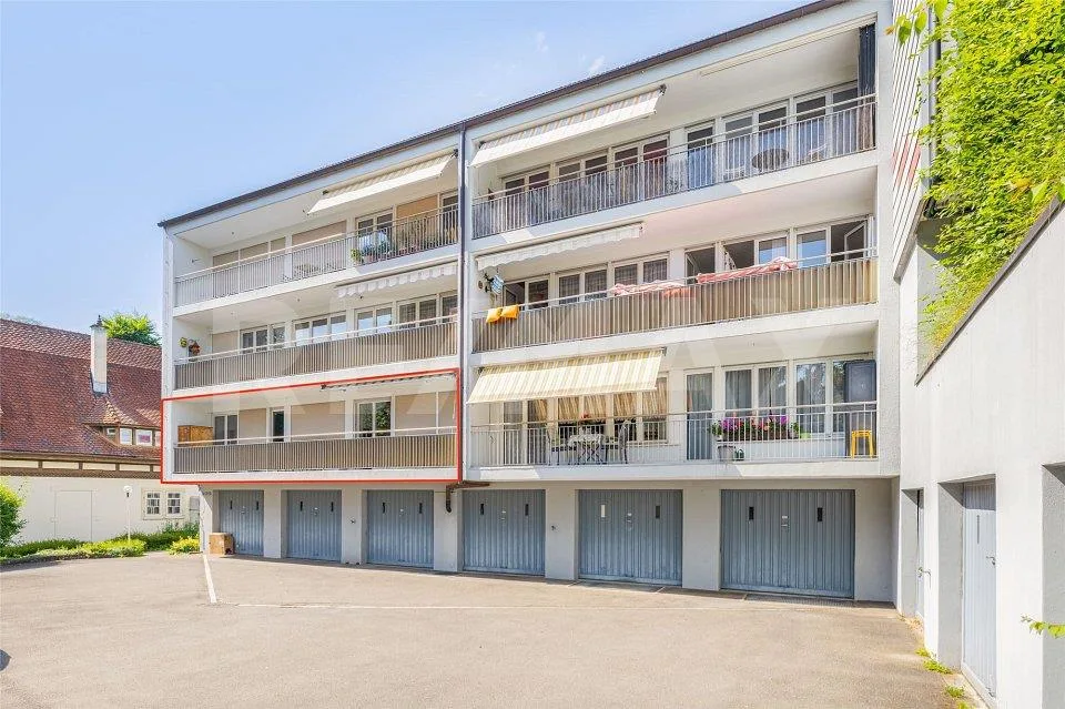 Balcon ensoleillé rencontre un charmant logement