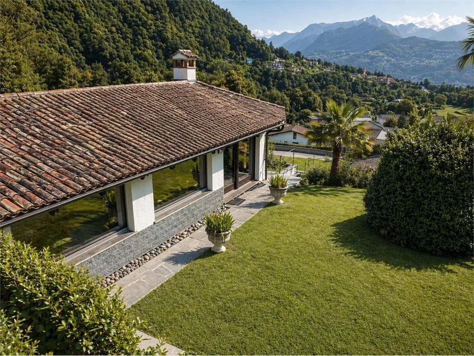 Villa con vista sul Lago di Lugano e ampia area Spa - PURA
