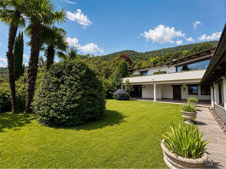 Villa con vista sul Lago di Lugano e ampia area Spa - PURA