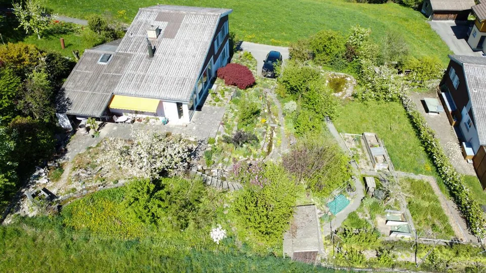**RISERVATO** Casa unifamiliare 5.5 locali con giardino naturale