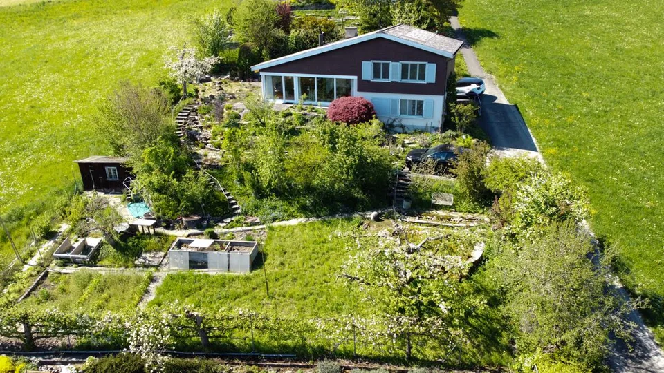 **RISERVATO** Casa unifamiliare 5.5 locali con giardino naturale