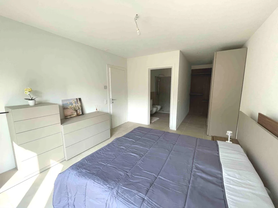 Nouvel appartement avec grande terrasse dans un quartier commode et stratégique – photo 8 sur 14