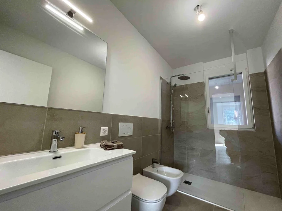 Nouvel appartement avec grande terrasse dans un quartier commode et stratégique – photo 11 sur 14