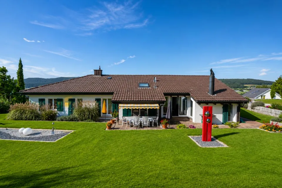 Grosszügiges 6.5-Zimmer-Einfamilienhaus mit viel Land und Entwicklu...