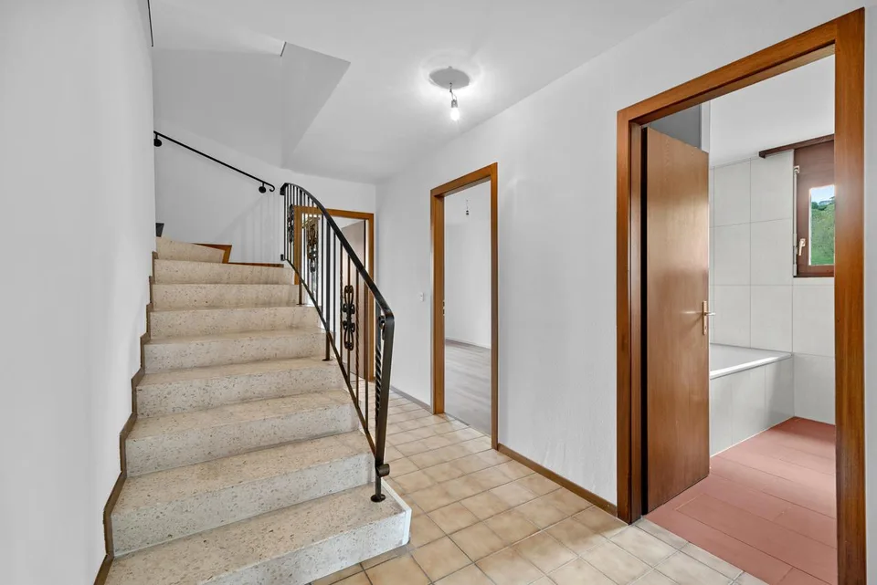 5.5-Zimmer Duplexwohnung mit Galerie  Garage, zwei Parkplätze, Keller
