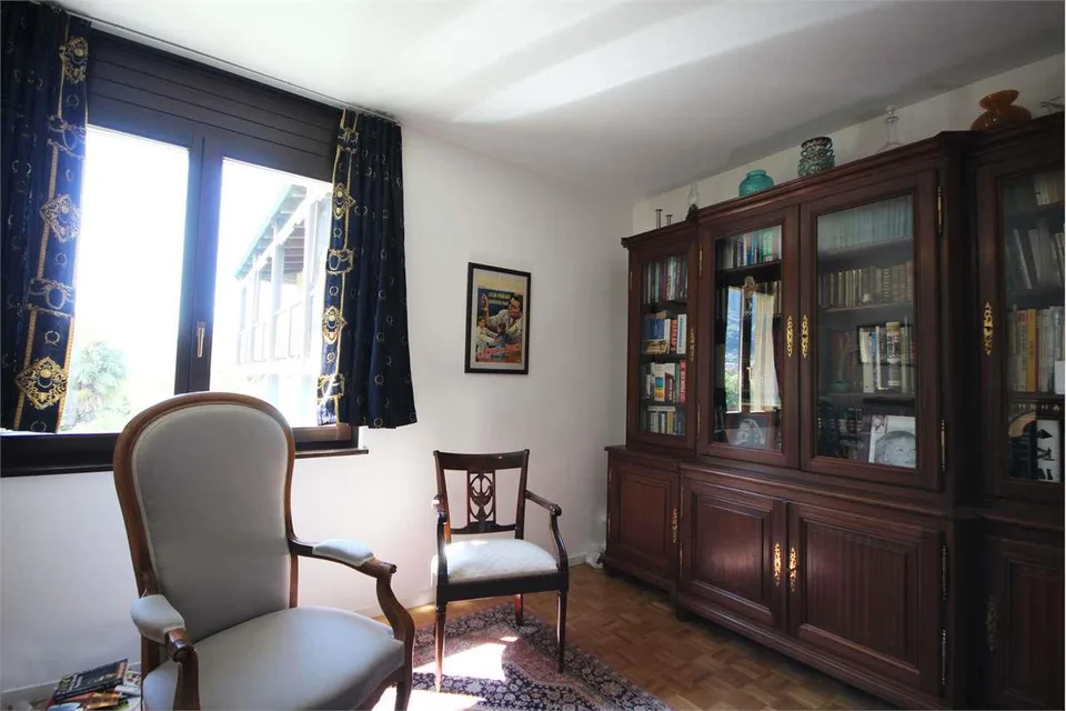 Geräumige 3,5-Zimmer-Wohnung mit freier Sicht und Parkplätzen