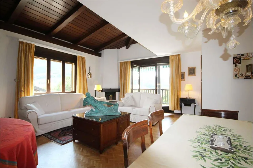 Geräumige 3,5-Zimmer-Wohnung mit freier Sicht und Parkplätzen