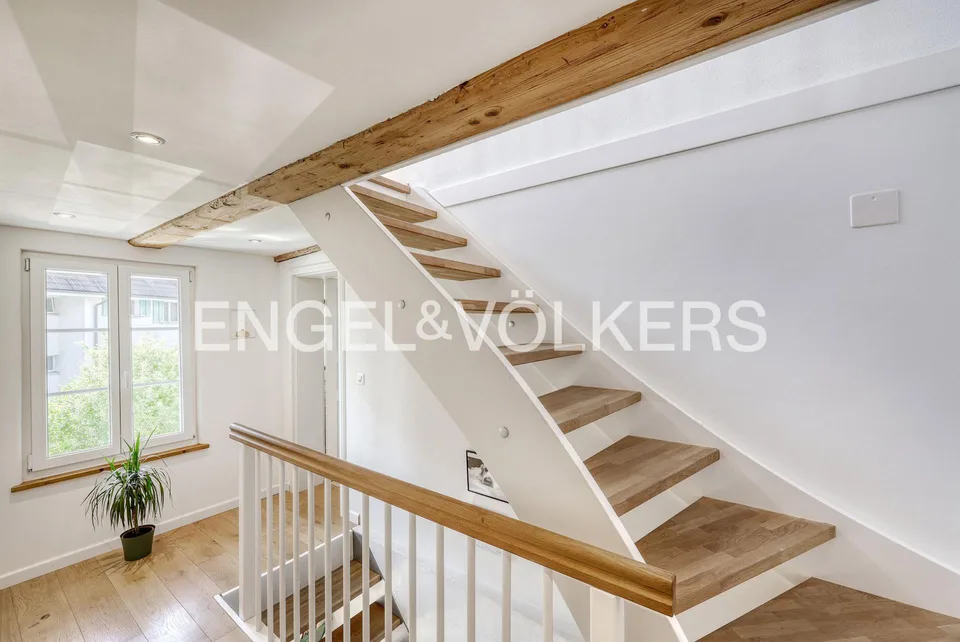 Bâtiment Riegel au caractère avec deux unités d'habitation interprétées de manière moderne !