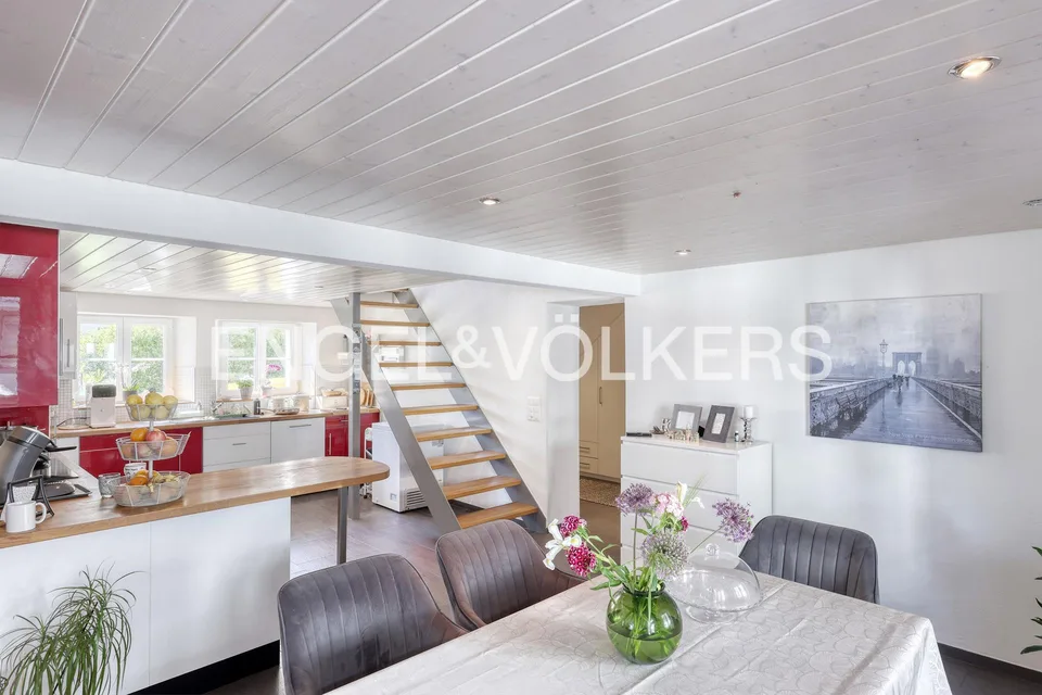 Bâtiment Riegel au caractère avec deux unités d'habitation interprétées de manière moderne !