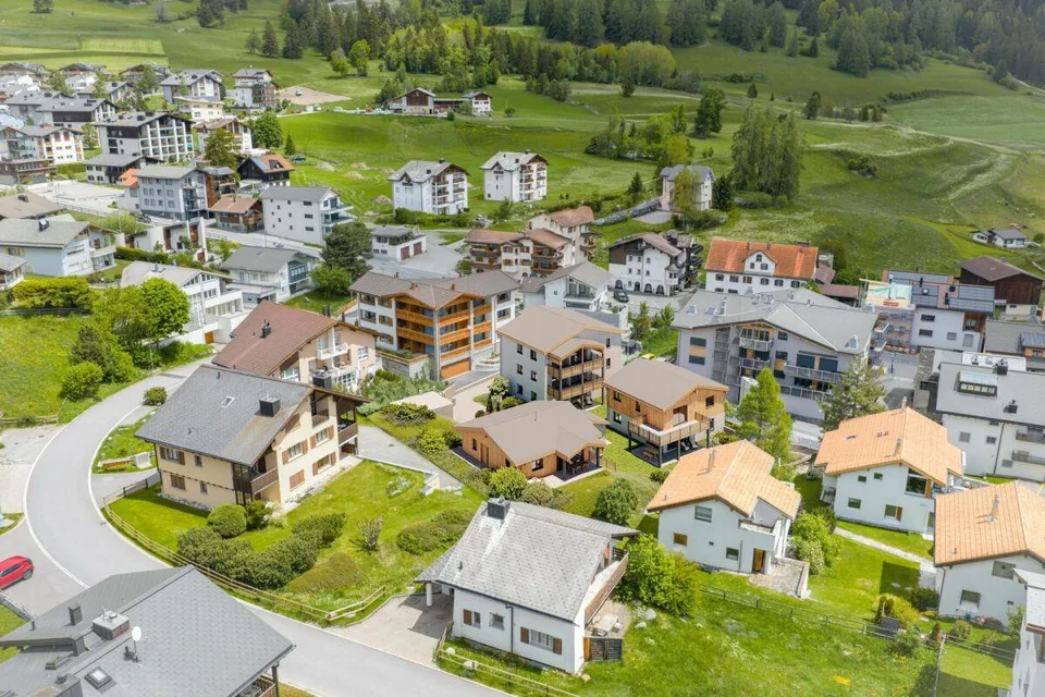 Appartement de jardin de 4,5 pièces en construction neuve dans la région de vacances de Lenzerheide