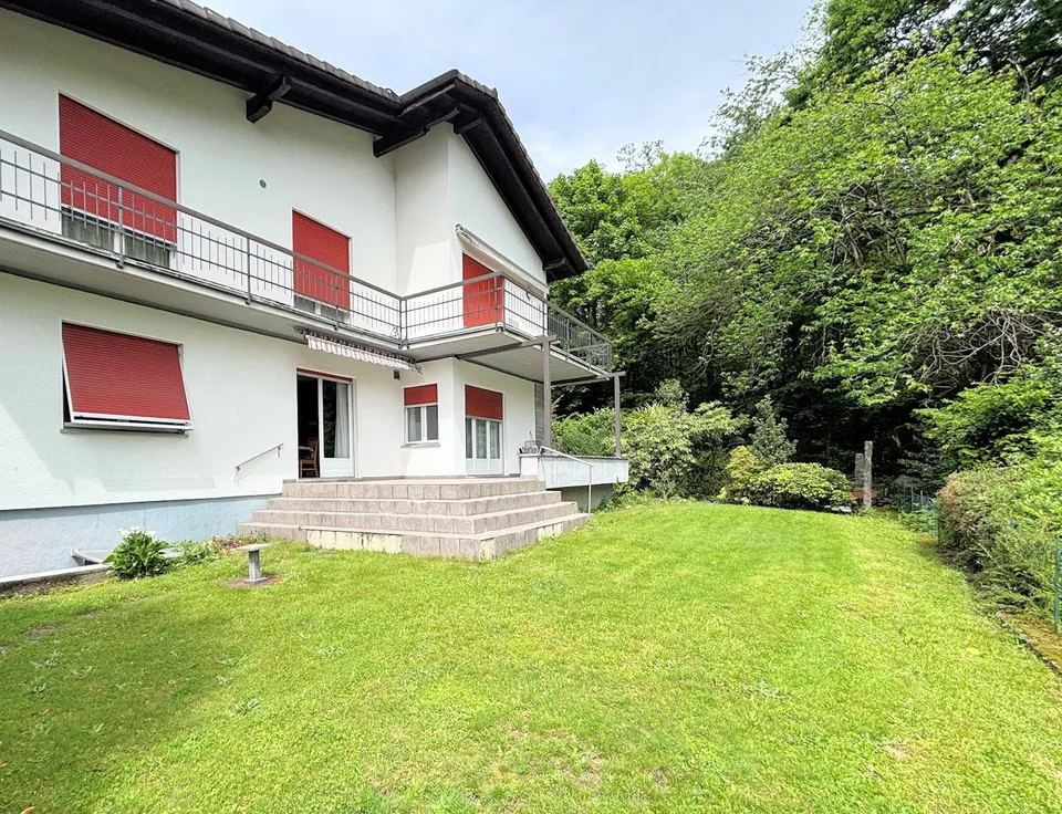 Appartement renoviert und eingebettet in Grün und Natur