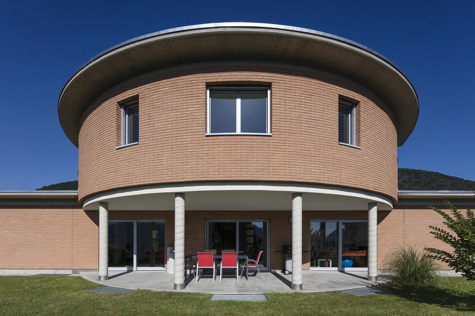 Moderna Villa Ben Soleggiata con Piscina e Giardino in vendita a Pura