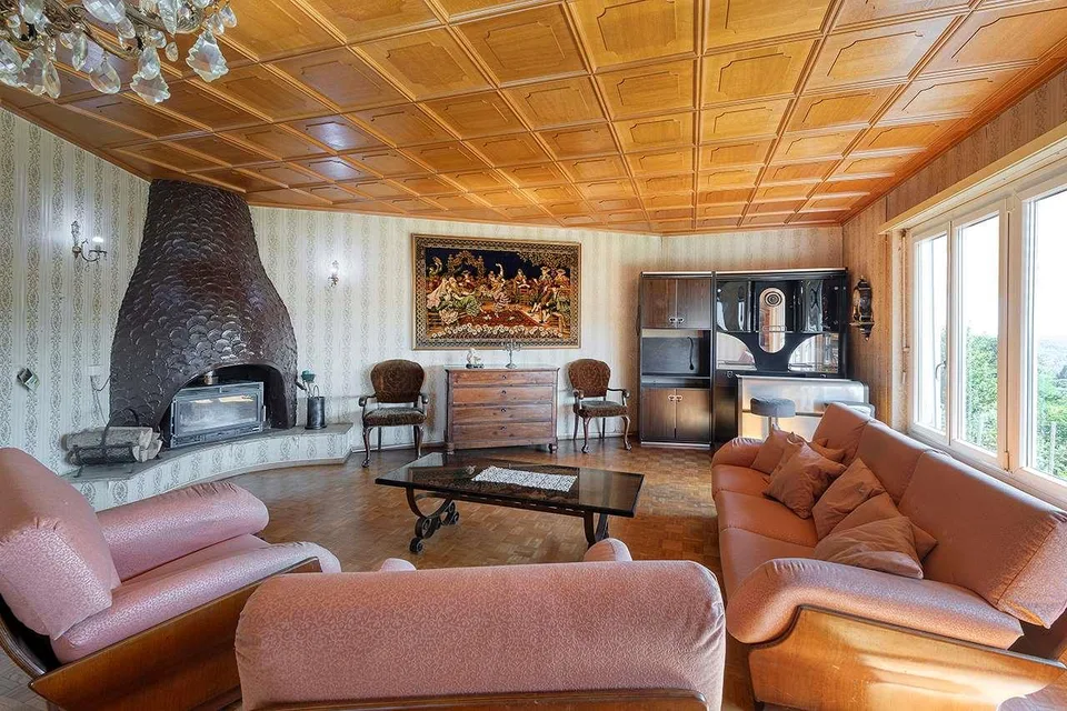 CASTEL S. PIETRO: VILLA MIT GROßEM POTENZIAL ZUR RENOVIERUNG