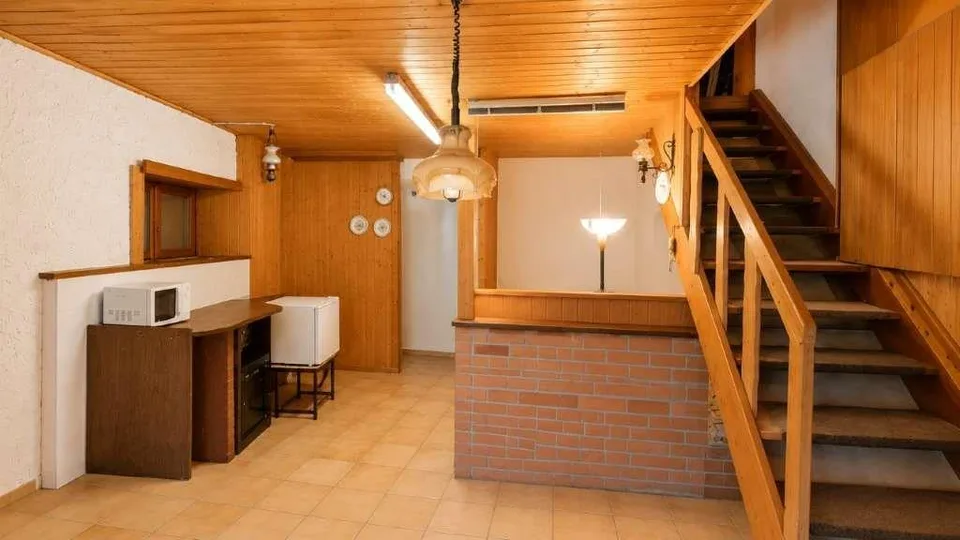 TORRICELLA TAVERNE: EINFAMILIENHAUS ZUM RENOVIEREN mit Garten