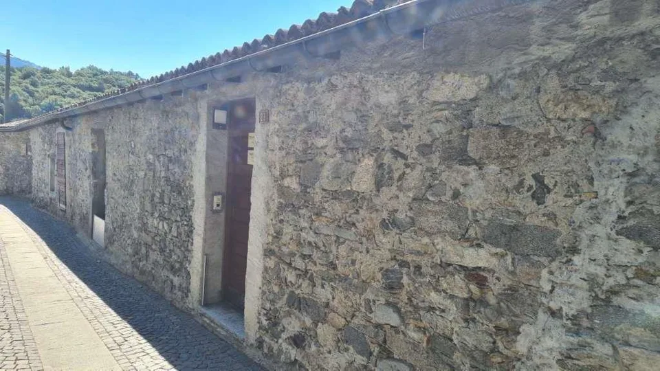 TORRICELLA TAVERNE: EINFAMILIENHAUS ZUM RENOVIEREN mit Garten
