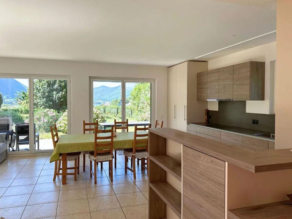 Maison unifamiliale intéressante dans le vert, avec grand local hobby/garage et vue partielle sur le lac – photo 8 sur 21