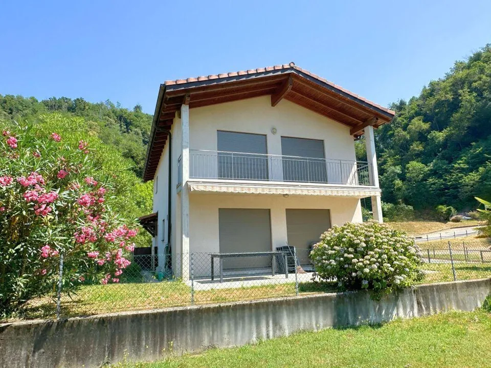 Interessantes Einfamilienhaus im Grünen, mit großem Hobbyraum/Garage und teilweisem Seeblick