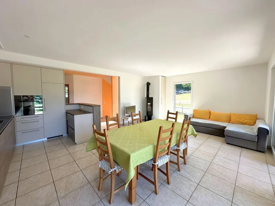 Maison unifamiliale intéressante dans le vert, avec grand local hobby/garage et vue partielle sur le lac – photo 9 sur 21