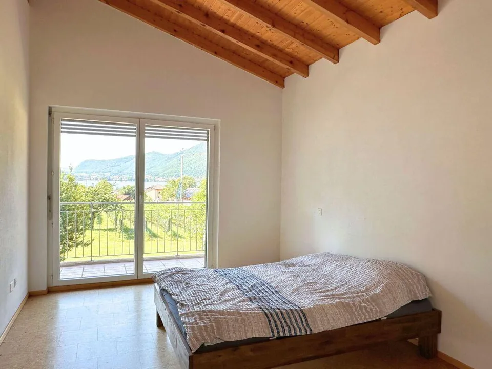Maison unifamiliale intéressante dans le vert, avec grand local hobby/garage et vue partielle sur le lac – photo 12 sur 21