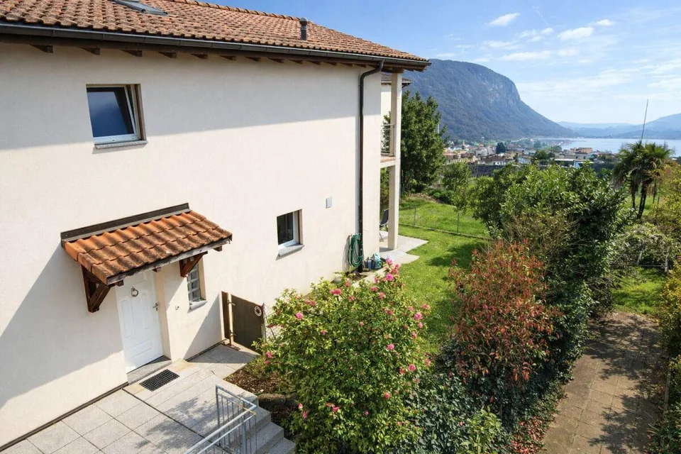 Interessantes Einfamilienhaus im Grünen, mit großem Hobbyraum/Garage und teilweisem Seeblick