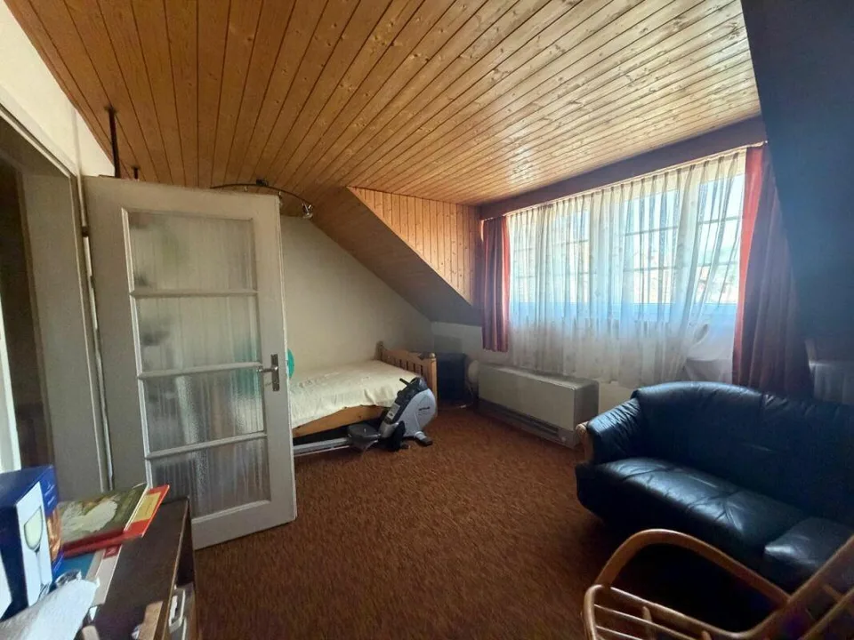Casa a schiera unifamiliare affascinante con offerta di spazio polivalente in una posizione centrale e tranquilla – foto 10 di 12