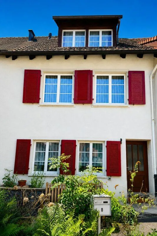 Charmantes Reiheneinfamilienhaus mit vielseitigem Raumangebot an ru...