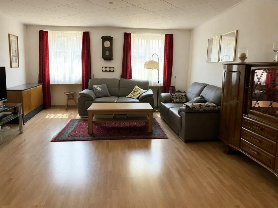 Charmantes Reiheneinfamilienhaus mit vielseitigem Raumangebot an ru...