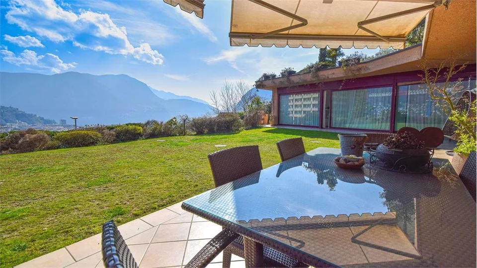 PRESTIGIOSO APPARTAMENTO CON GIARDINO E VISTA LAGO