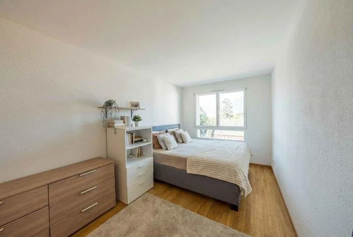 SEE- UND BERGSICHT AN DER RIVIERA - MODERNE 4.5 ZIMMER WOHNUNG