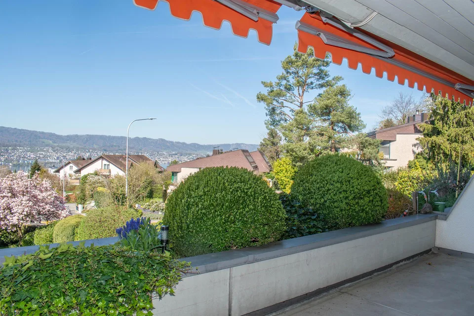 Charmante 4.5-Zimmer-Wohnung mit Berg- und Seesicht in Herrliberg – foto 6 di 20
