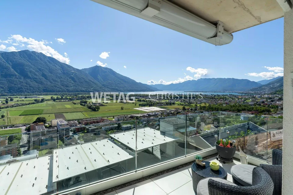Gordola: Komfortable & moderne Wohnung mit überdachter Terrasse zu ...
