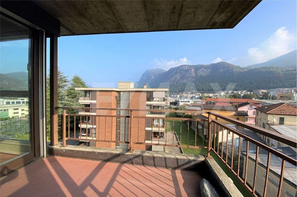 Helles 3,5-Zimmer-Wohnung mit Balkon und Parkplatz
