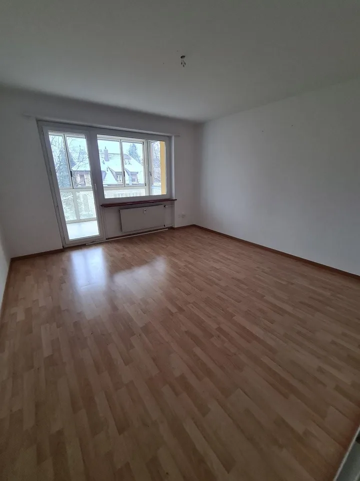 3.5 Zimmerwohnung im 1. OG mit Balkon