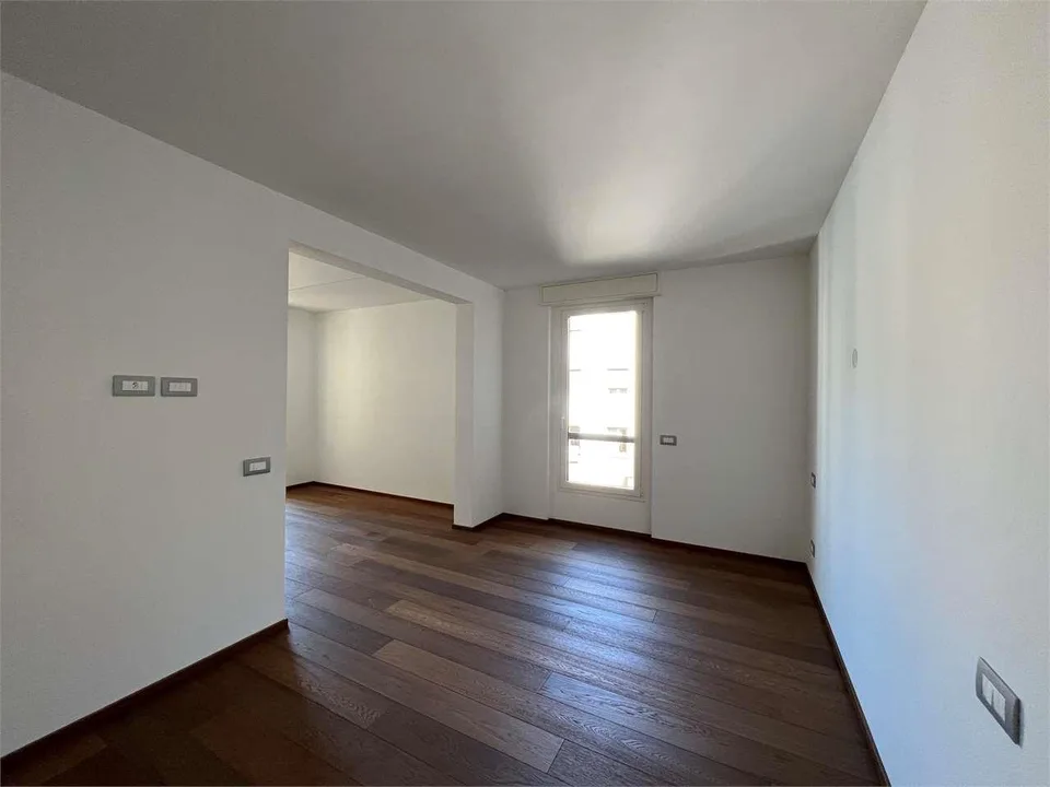 Rif. 2688 Cassarate geräumige 3.5 Zimmer mit Seeblick – Foto 11 von 12