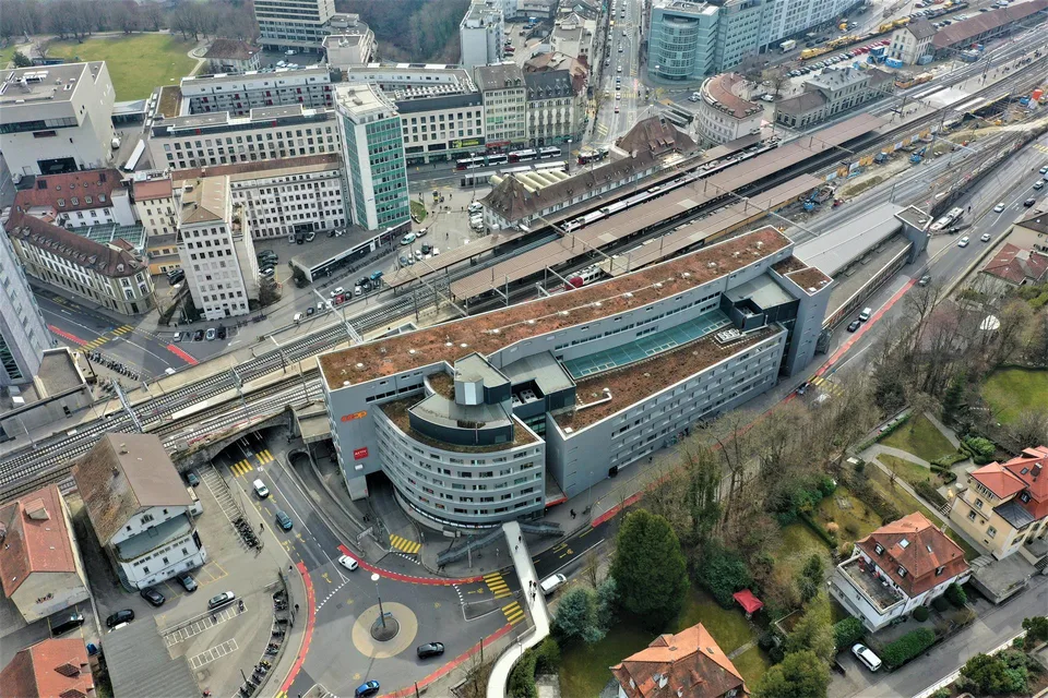 Duplex moderne dans la gare de Fribourg