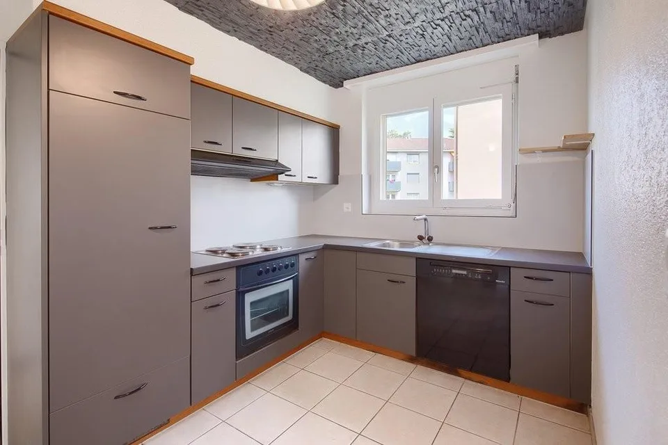 Large accommodation offering plenty of space and light