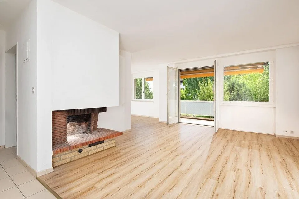 Large accommodation offering plenty of space and light