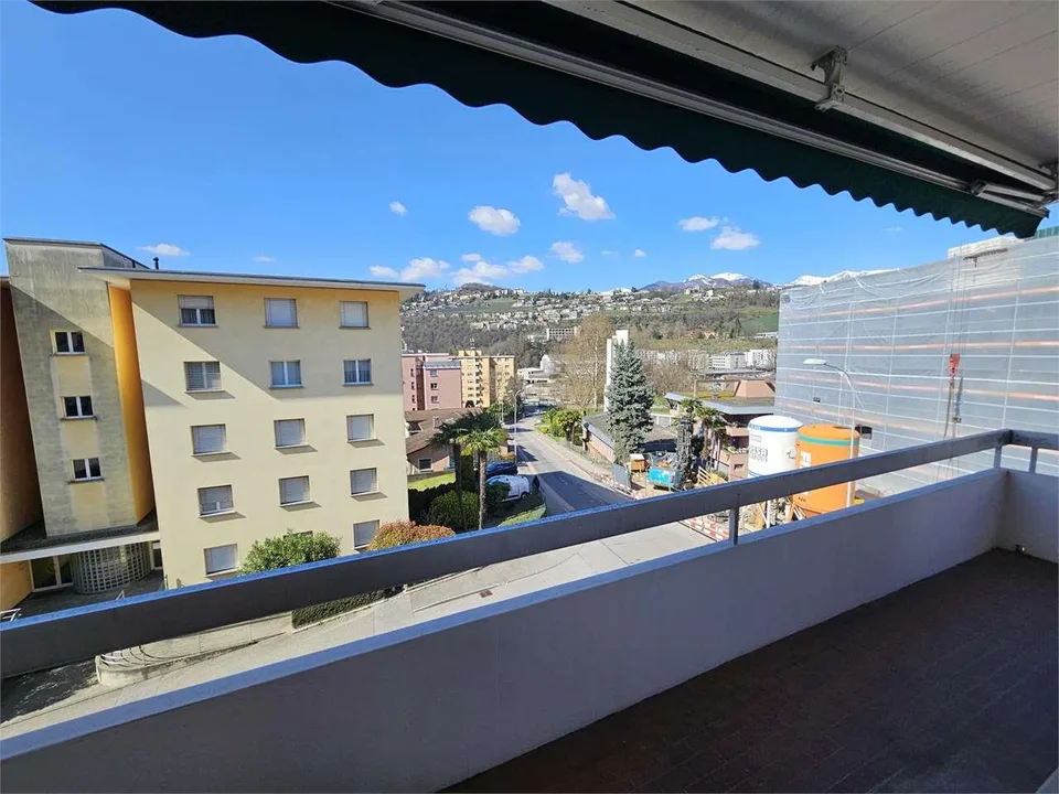 Pregassona, affito 2.5 locali con balconi