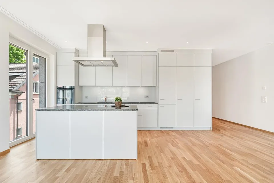 Habitation moderne avec véranda spacieuse