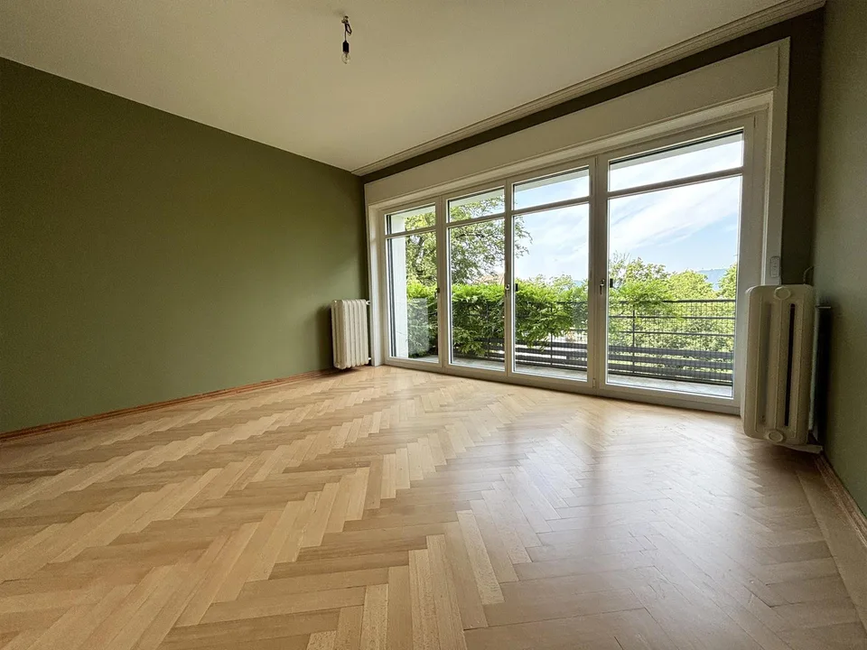 Freistehende Villa im Bauhaus-Stil an begehrter Lage in Zürich