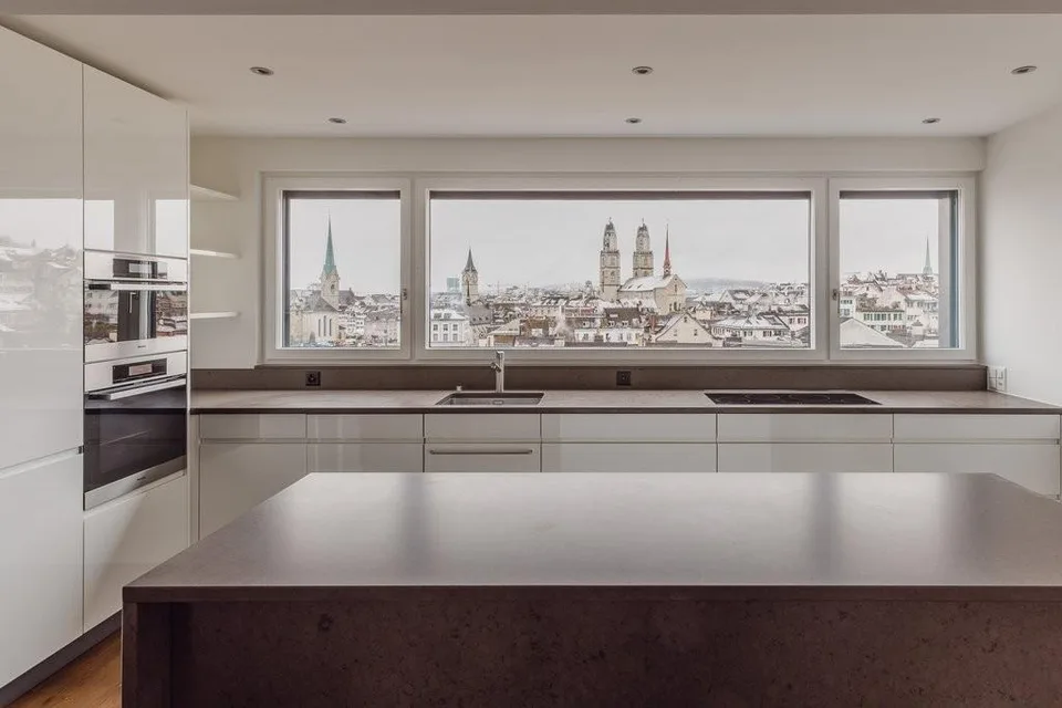 Einzigartige 2.5-Zimmer-Wohnung mit Panoramablick über Zürcher Skyline