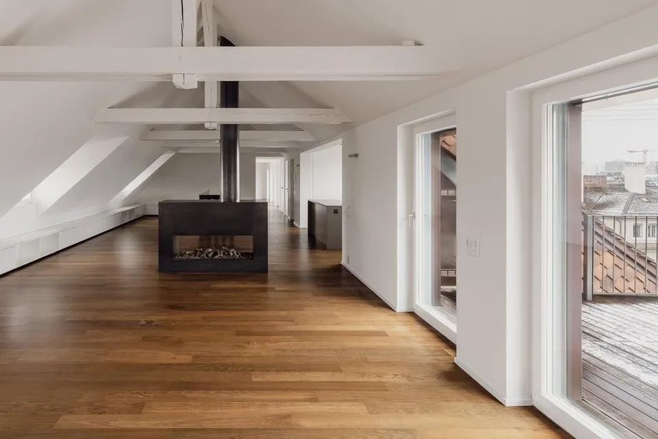 Einzigartige 2.5-Zimmer-Wohnung mit Panoramablick über Zürcher Skyline
