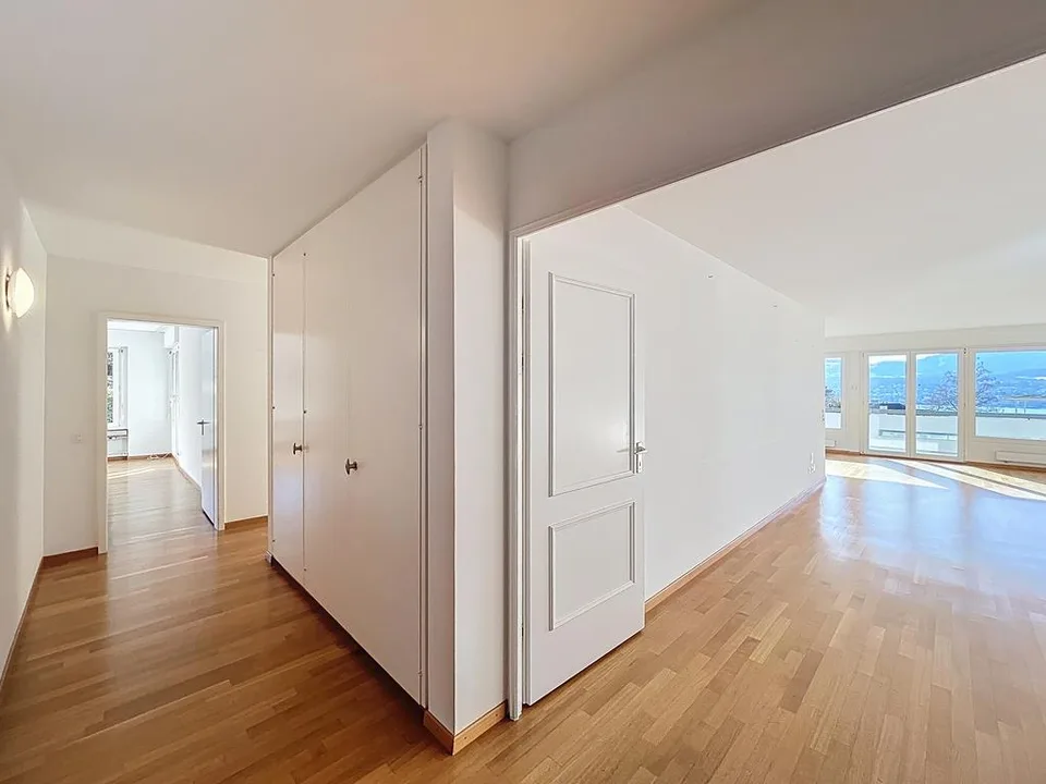 Befristete, helle und grosszügige 4.5-Zimmerwohnung in 8700 Küsnacht