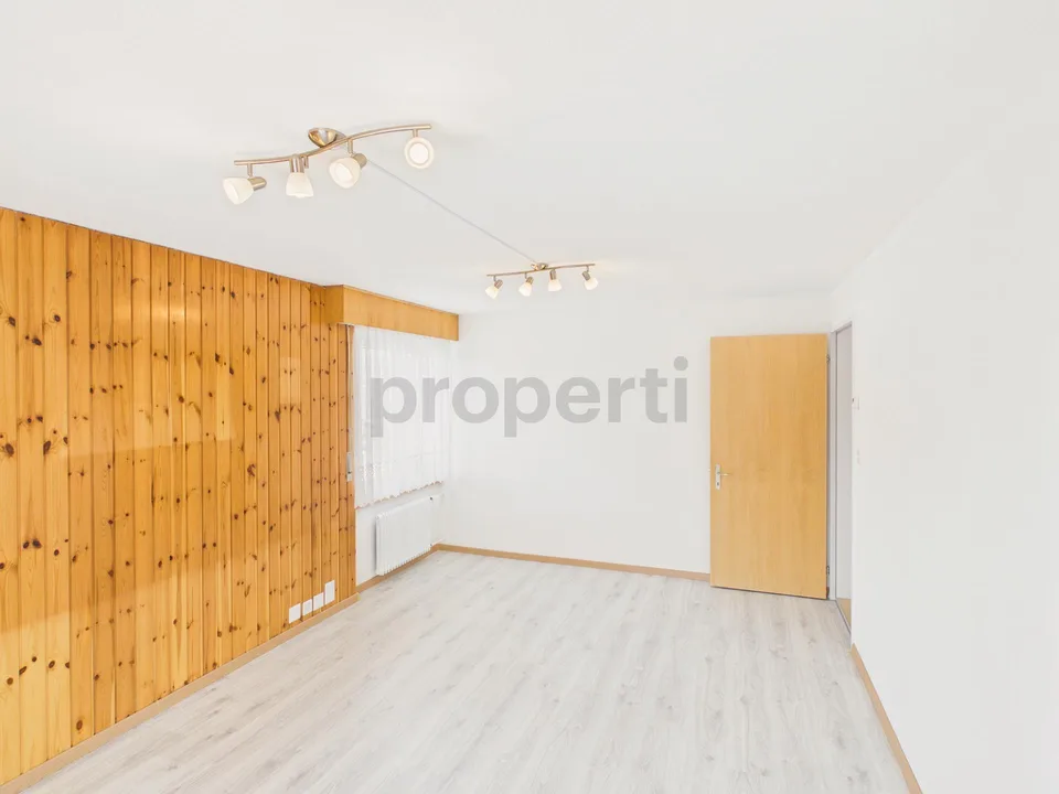 Ampio appartamento di 5,5 locali con balcone, Unterbäch
