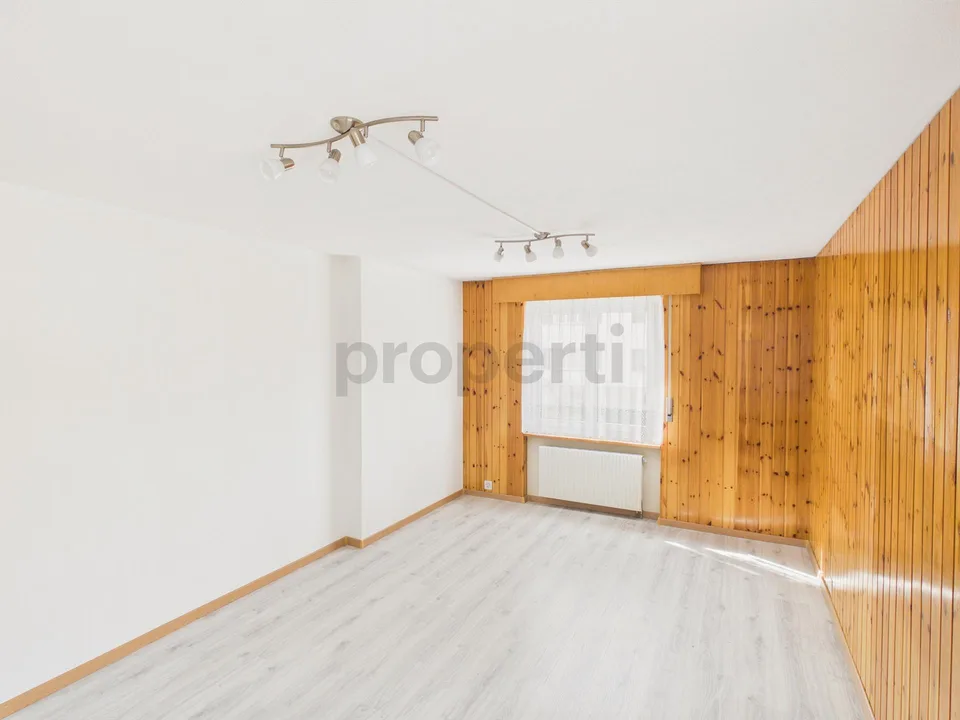 Ampio appartamento di 5,5 locali con balcone, Unterbäch